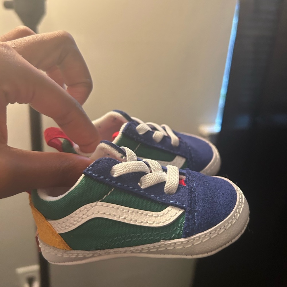 Vans - Picture 3 of 4